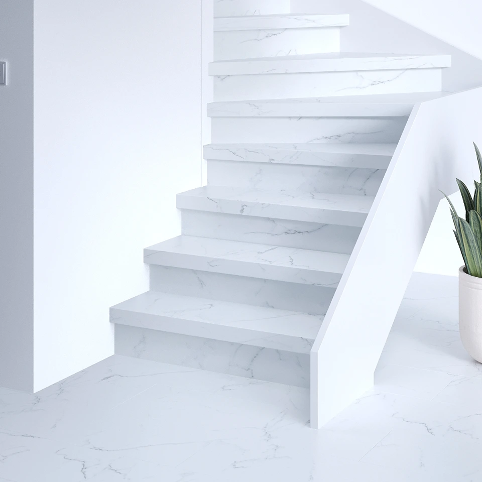 Marble Premium SPC traprenovatie met stootborden in hetzelfde decor, sfeerimpressie