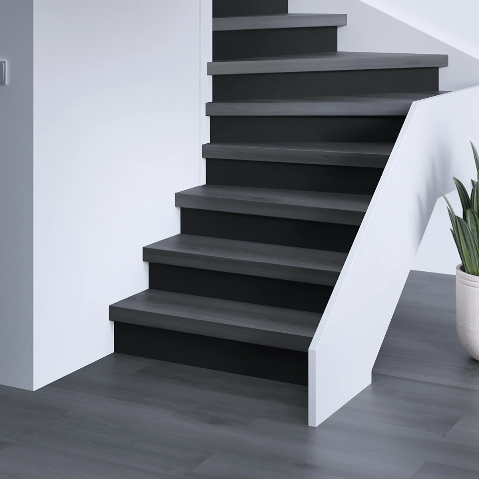 Charcoal Premium SPC, zwarte stootborden, sfeerimpressie