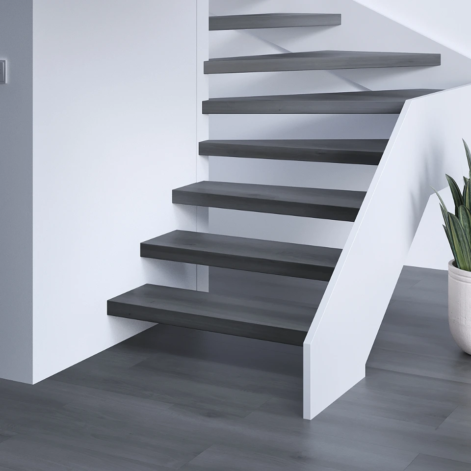 Charcoal Premium SPC, een open trap, sfeerimpressie