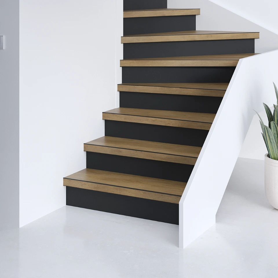 Stormwood Easy SPC, zwarte stootborden, sfeerimpressie