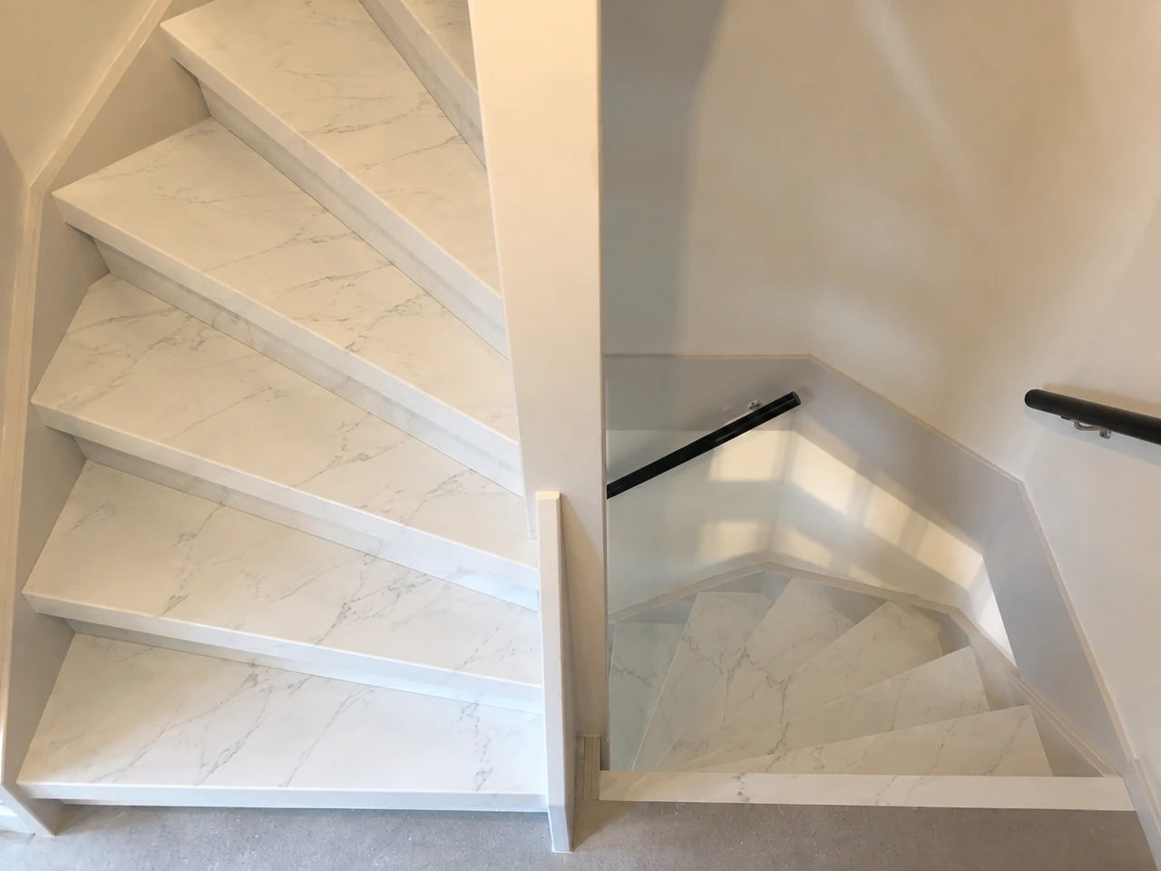 Open en gesloten traprenovatie met SPC Marble in Deventer
