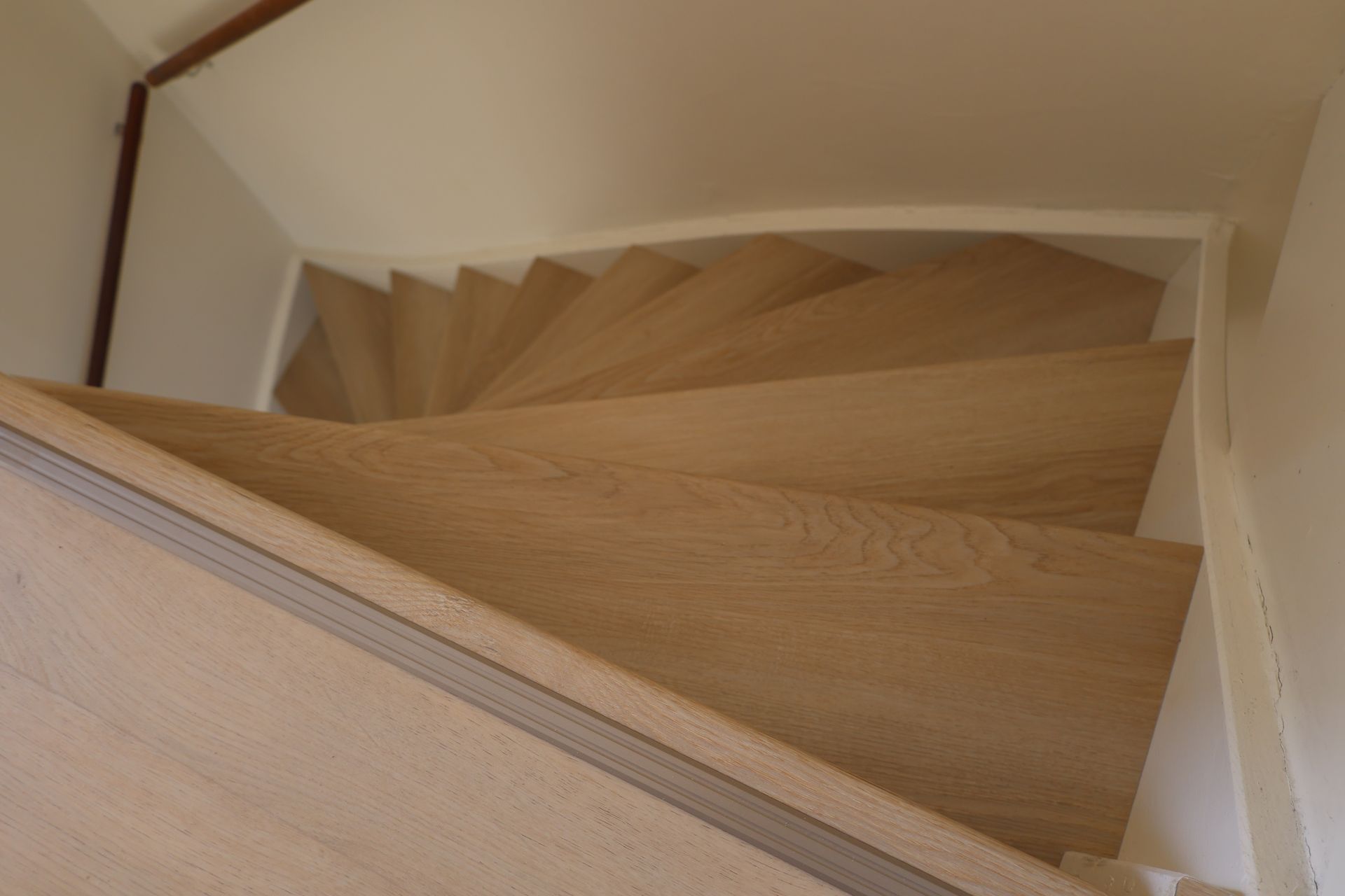 Afwerking van een trap met Premium PVC overzettreden