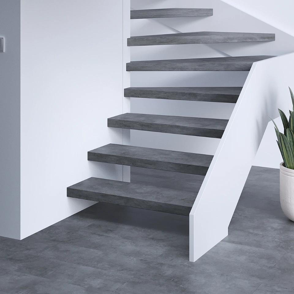 Graphite Premium SPC, een open trap, sfeerimpressie